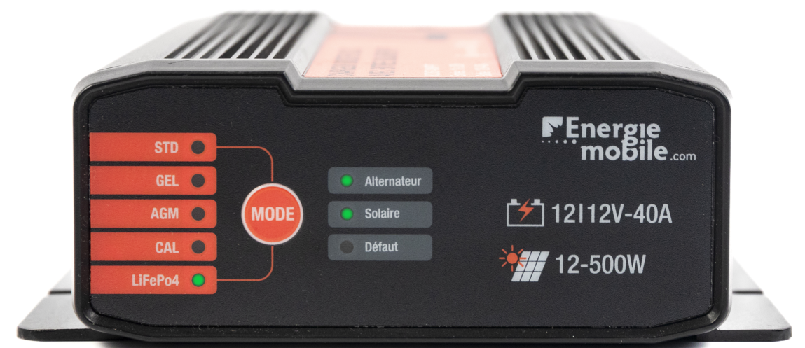 Sélection du mode de charge sur chargeur de batterie BOOST 40 pour van et bateau.